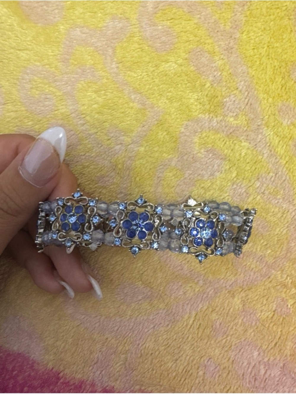 Source Unknown Gold-Tone Bracelet with Blue Crystal Flowers